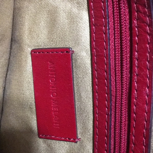 EUC Gorgeous Antonio Melani leather handbag. - Picture 4 of 8